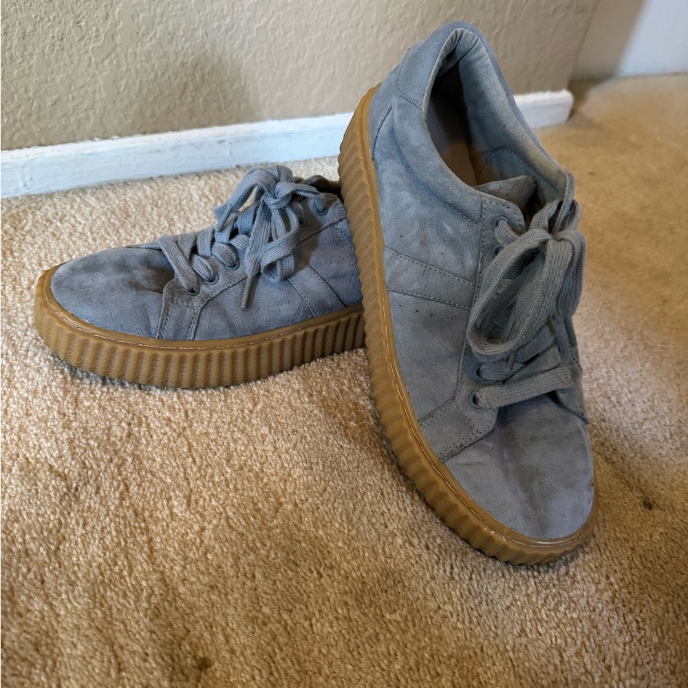 Size 9.5 women’s sneakers